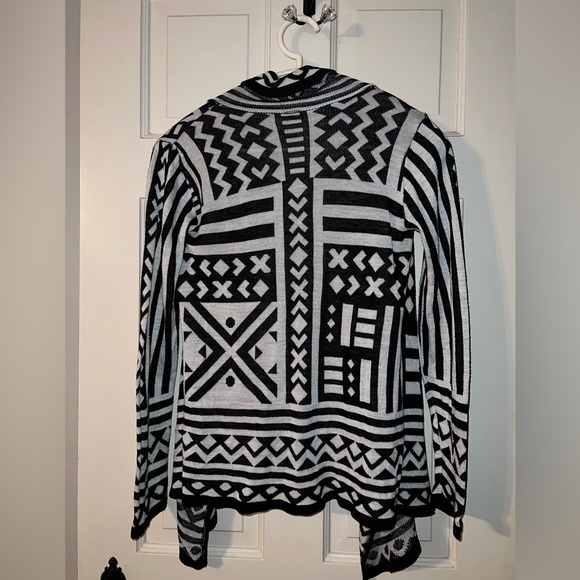 Rue 21 Aztec cardigan black and white size medium - Picture 3 of 5